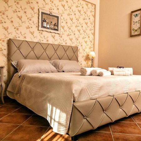 Il Mandorlo Fiorito Bed And Breakfast Ogliastro Cilento Exterior foto